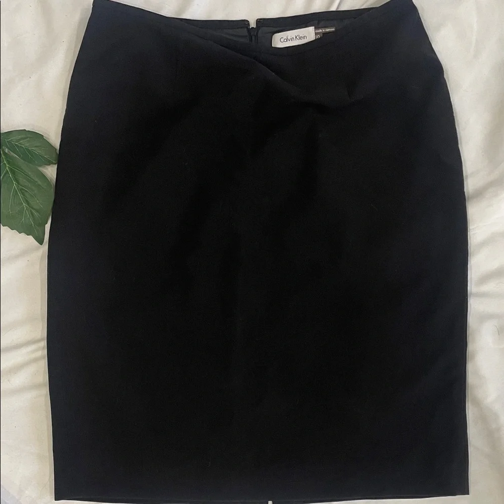 Calvin Klein Black Pencil Skirt: Timeless Elegance 📚🖋️ - Picture 6 of 16